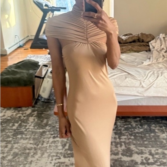 Nude sculpted maxi dress like helsa mugler - Picture 14 of 14